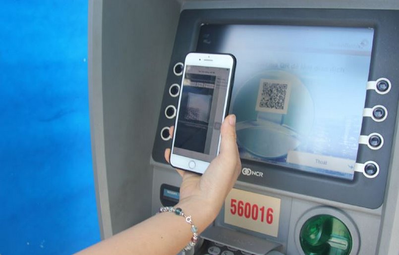 Rút tiền bằng mã QR tại cây ATM có hướng dẫn chi tiết